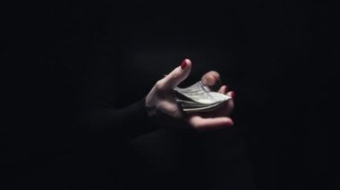 kadın hareketi, ağır çekim savurma yapmak zengin para bill eller