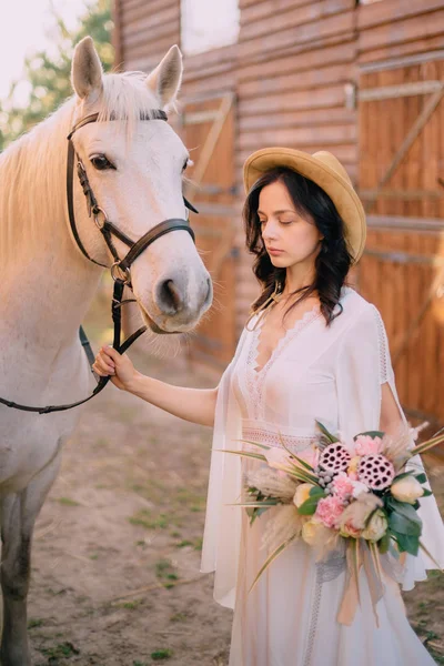 Cowboy style bride standing near horse, close up — Stock Photo, Image
