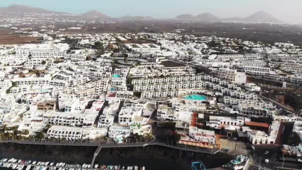 Aerial view of embankment of Puerto Del Carmen, Lanzarote — Stock Video