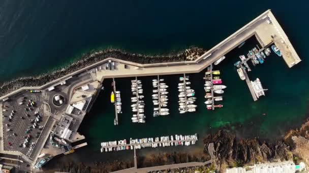 Jetty de la ciudad de Puerto Del Carmen, vista aérea — Vídeos de Stock