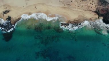 Güzel Papagayo Beach Kanarya Adaları'nda havadan görünümü