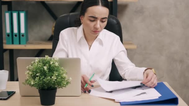 Tired woman working in office and drinking coffee — Stock Video