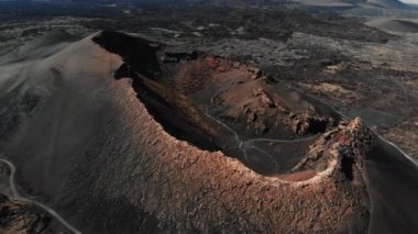 Lanzarote Adası havadan görünümü krater. Kanarya Adaları