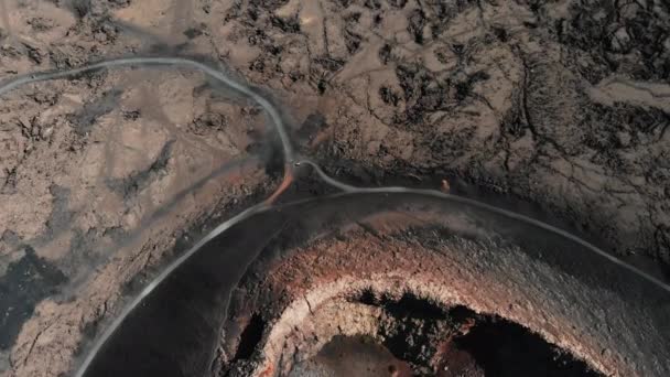 Luchtfoto van de krater op het eiland Lanzarote. Canarische eilanden — Stockvideo