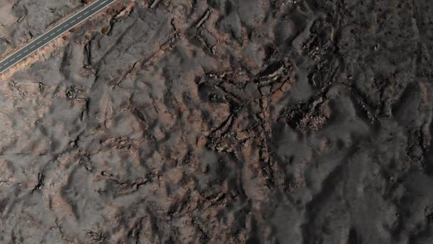 Vista aérea de lava congelada recubierta de superficie del suelo — Vídeo de stock