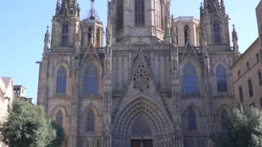 Barselona, Ispanya-19 Şubat 2019: tarihi şehirde Gotik katedral cephe