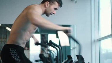 Strongman yapmak aerobik eliptik Walker