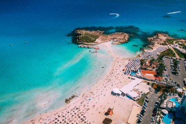 Ayia Napa 'daki güzel Nissi plajının hava manzarası