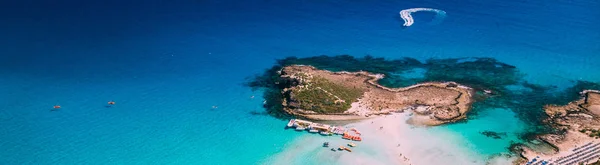 Vista aérea de la hermosa playa Nissi en Ayia Napa — Foto de Stock