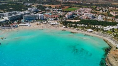 Ayia Napa 'daki güzel Nissi plajının hava manzarası