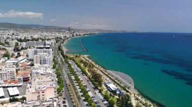 Güneşli bir günde Limasol şehir seti, havadan görünüm