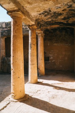 Kraliyet mezarlarında antik sütunlar, Baf, Kıbrıs