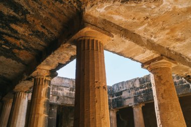 Kraliyet mezarlarında antik sütunlar, Baf, Kıbrıs