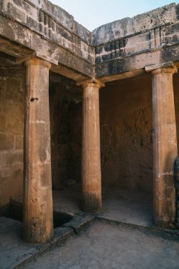 Kraliyet mezarlarında antik sütunlar, Baf, Kıbrıs