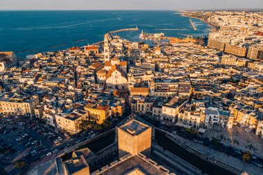 Bari eski kent panoramik görünümü, drone Shot, Puglia, Italya