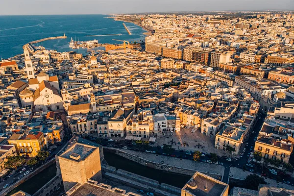 Bari eski kent panoramik görünümü, drone Shot, Puglia, Italya