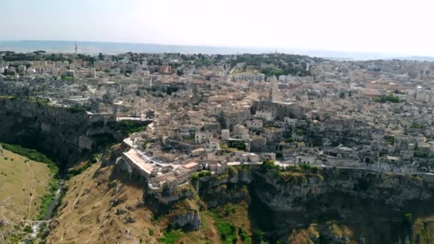 Vista panorámica de la antigua ciudad de Matera en Sanny Day, Basilicata, sur de Italia — Vídeos de Stock