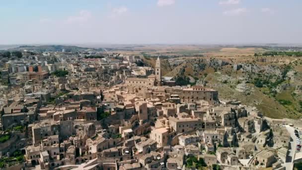 Panoramatický pohled na starověké město Matera v den Sanny, Basilicata, jižní Itálie — Stock video