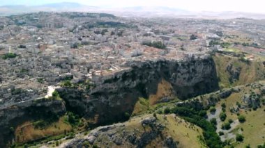 Güney İtalya'da Basilicata bölgesinde Matera antik kentinin havadan görünümü