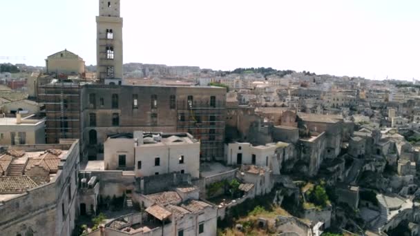 Aerial view of ancient town of Matera Sassi di Matera in sunny day, rise up — Stock Video