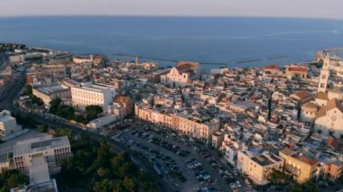 Bari eski kent panoramik görünümü, drone Shot, Puglia, Italya
