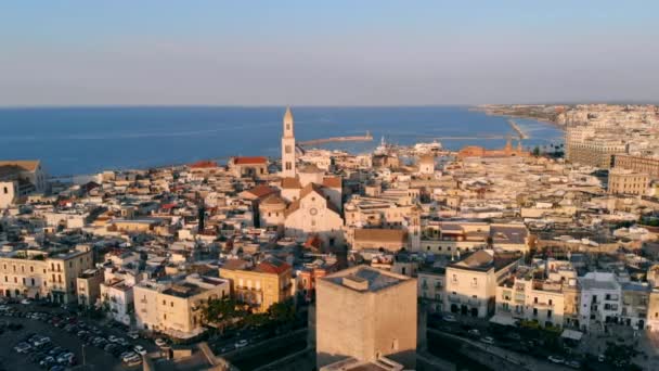 Vista panorámica del casco antiguo de Bari, tiro con dron, Puglia, Italia — Vídeos de Stock