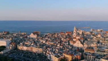 Bari eski kent panoramik görünümü, drone Shot, Puglia, Italya
