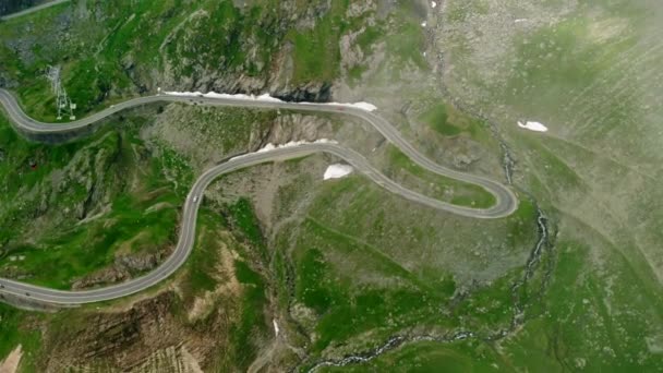 Вид с воздуха на горную дорогу Трансфагарас в Трансильванском Карпате, Румыния — стоковое видео