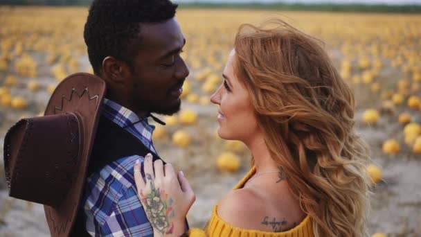 Couple stands in pumpkin field and hugs, close up — Stock Video