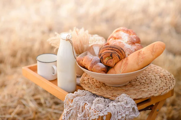 Fresh bread in a plate. — Stock Photo, Image