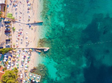 Arnavutluk 'un Ksamil kentindeki güzel plaj.