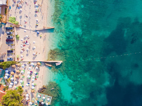 Krásná pláž v Ksamilu, Albánie. — Stock fotografie