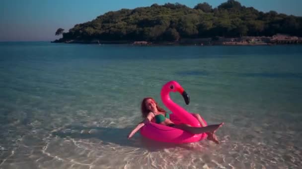 Happy woman tourist is swimming. — Stock Video