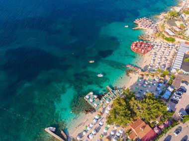 Arnavutluk 'un Ksamil kentindeki güzel plaj.