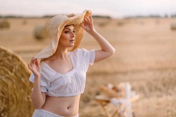 Beautiful woman on a mown field. — Stock Photo, Image