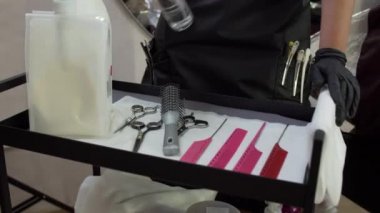 Kuaför aletlerinin dezenfeksiyonu.