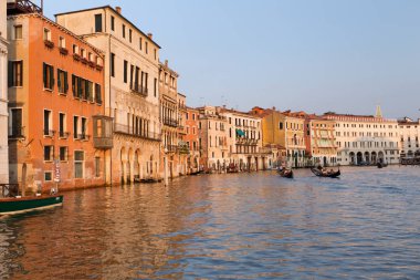 Venedik / günbatımı manzaralı nehir kanal ve geleneksel Venedik Mimarlık