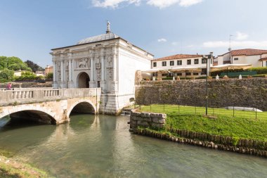 Treviso / su manzaralı tarihi mimarisi ve Nehri canal