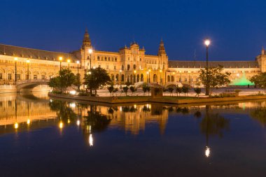 Plaza de Espana Seville, Endülüs, İspanya gece görünümü