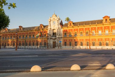 Gün batımı, Palacio de San Telmo görünümüdür Seville en ikonik tarihi binalardan biri.