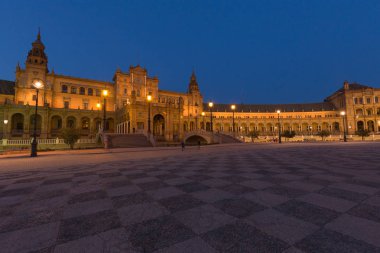 Plaza de Espana Seville, Endülüs, İspanya gece görünümü