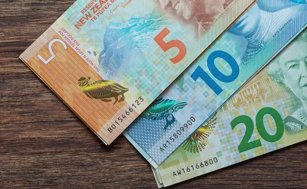 Деньги Новой Зеландии Деревянном Столе — стоковое фото