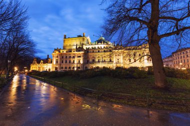Krakow tarihi mimari gece görünümü