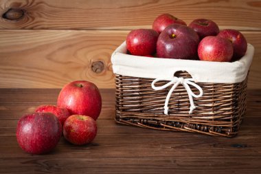 Sağlıklı ve lezzetli elma