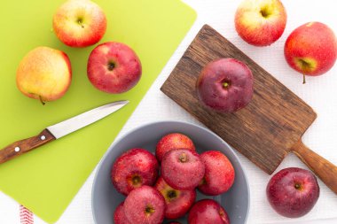 Sağlıklı ve lezzetli elma