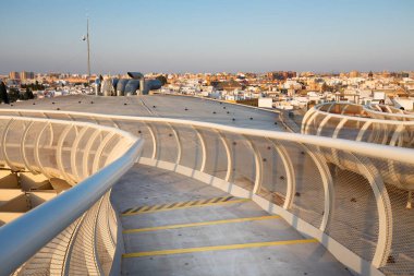 Sevilla, İspanya. Uzay Metropol şemsiye (Setaş de Sevilla) Haziran 2018 üstten Panorama görünüm