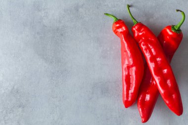 bir tabloda metin için boş alan ile en iyi kırmızı biber