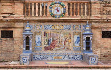 Plaza Espana Seville İspanya'nın her bölgesinden en önemli olayları gösteren, dekoratif mozaik. Leon. Temmuz 2018
