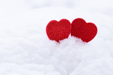 Sevgililer günü. Kalpler karda