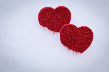 Sevgililer günü. Kalpler karda